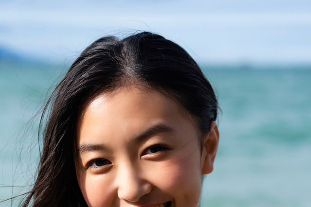 謎の童顔現役高校生・舞子のデビュー写真集が発売！フレッシュな水着グラビア披露 画像