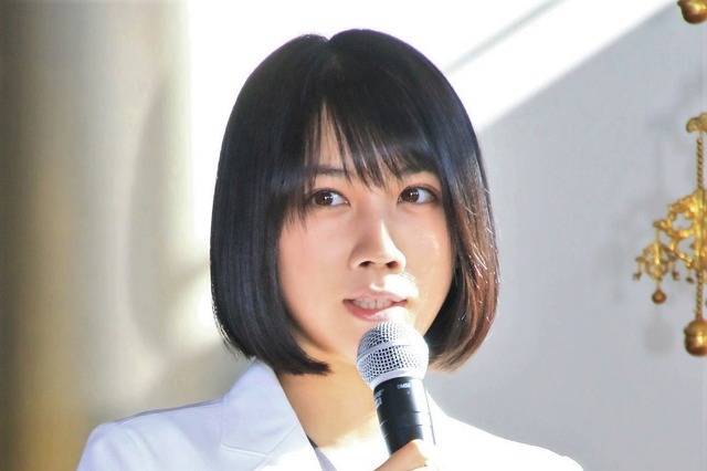 松本穂香、左利きの心臓外科医役に奮闘！「左手でご飯を食べたりしています」 画像