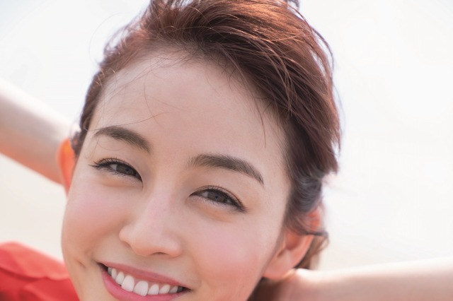 「原色美人キャスター大図鑑」が発売に！皆藤愛子、川田裕美らTVと違う素顔みせる 画像