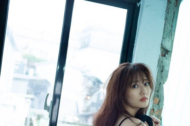 奥山かずさがセクシーすぎるランジェリー姿！グラビアオフショット公開 画像