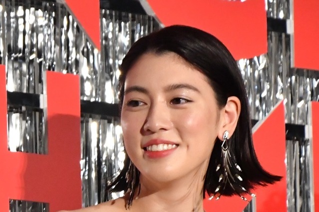 三吉彩花、Instagramのフォロワー100万人突破を報告! 画像