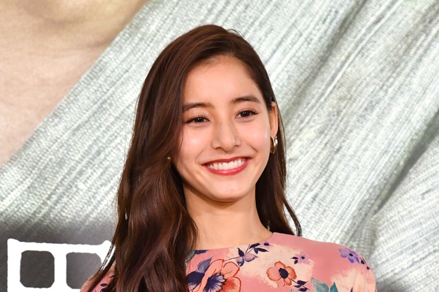 新木優子、生田斗真＆笑福亭鶴瓶から“独特のかわいらしさ”を絶賛され大照れ 画像