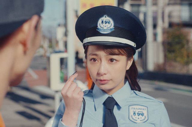 宇垣美里アナ、Webムービーでコスプレ披露！警察官・ガソリンスタンド店員・バイカーに変身！ 画像