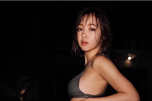 藤田ニコル、3度目の写真集重版決定！貴重なヒップカットをSNSに公開 画像