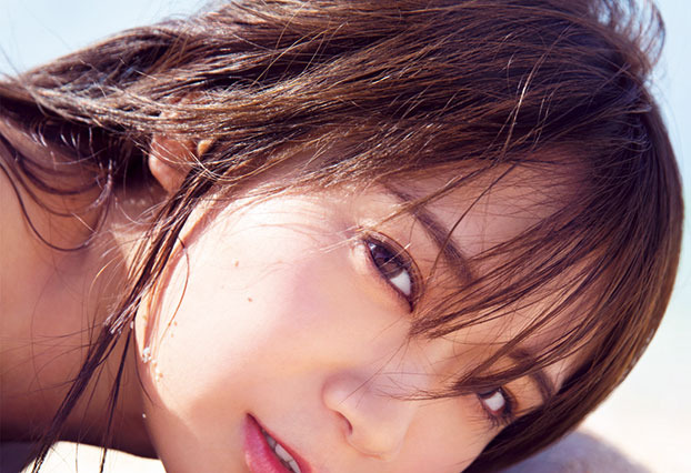 乃木坂46・秋元真夏の写真集タイトルが『しあわせにしたい』に決定!表紙カットも公開 画像