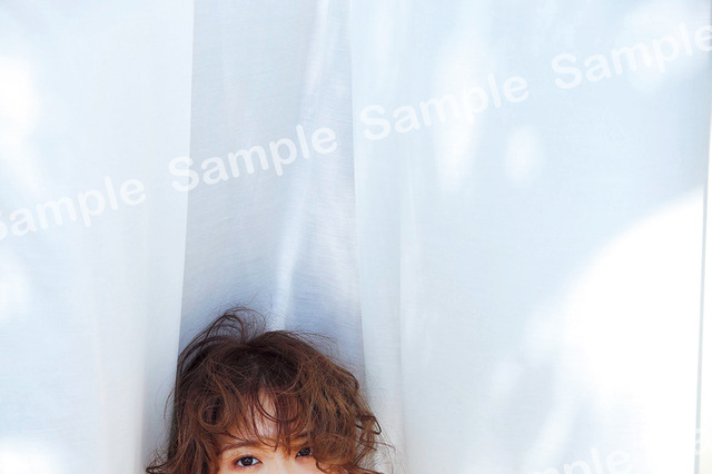 乃木坂46・秋元真夏、2nd写真集の書店限定ポストカード全7種が公開に！ 画像