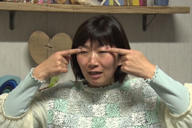 川村エミコが石原さとみに変身!? 驚異の100均メイク術 画像