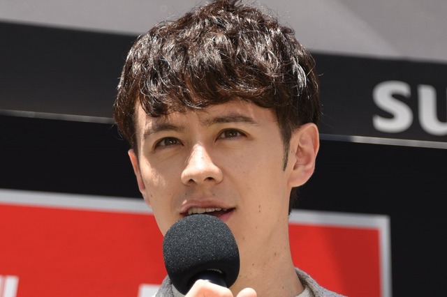 帰国したばかりのウエンツ瑛士、若者用語「KP」カッパ飲み!? 画像