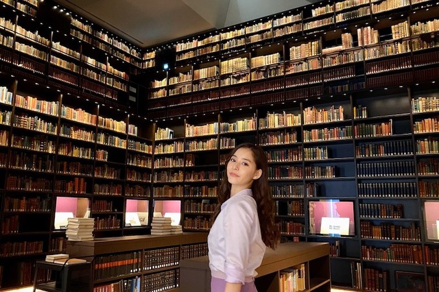 「圧巻でした」新木優子、『スーツ2』図書館セットにコメント！ 画像