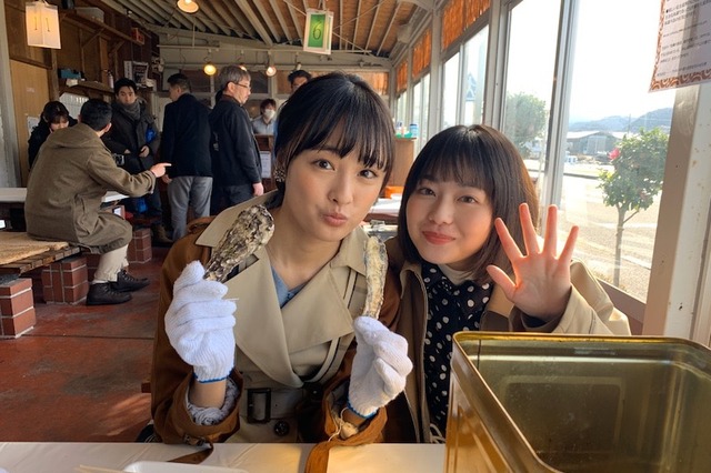大友花恋、山田杏奈と『新米姉妹』2ショット!“食い倒れツアー写真”を初公開! 画像