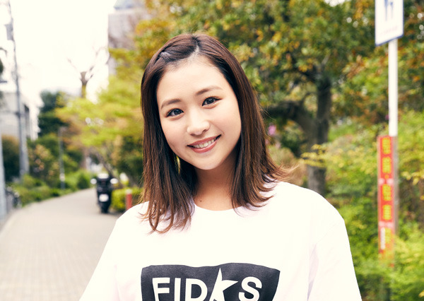 佐山彩香、セクシーを封印しファッションブランドモデルに！ 画像