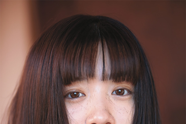 永野芽郁、写真集撮影中に自身で前髪をカット!「変化を楽しんで!」 画像