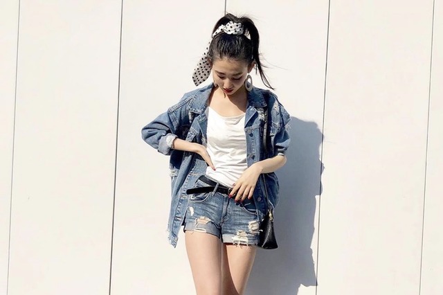 黒木麗奈、美脚際立つデニムコーデ公開!ファン「かっこいい~!!」「スタイル良すぎ」 画像