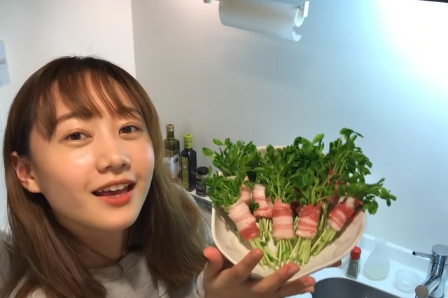 高田秋、自宅から簡単おつまみ料理動画！日本酒に合う一品 画像