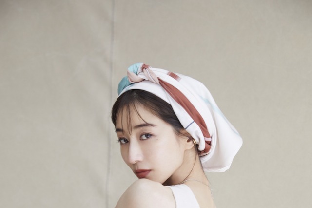 田中みな実、美背中大胆に露出した夏ファッション披露！ 画像