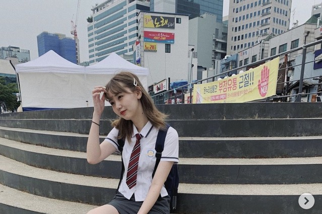 江野沢愛美、タイトミニな制服ショットを公開！「過去1番反響があった」写真 画像