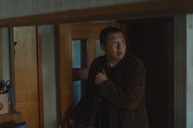 荒川良々が「呪いの家」に足を踏み入れて......Netflix『呪怨：呪いの家』本編映像初解禁 画像