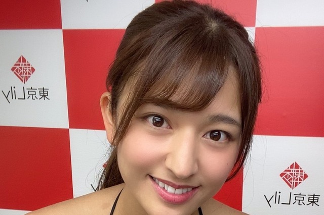 徳江かな、黒ビキニで悩殺ポーズ!テンション上がるとファン絶賛 画像