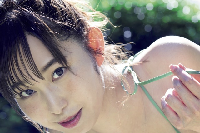 塩地美澄、最大露出挑戦の写真集から秘蔵カット公開! 画像