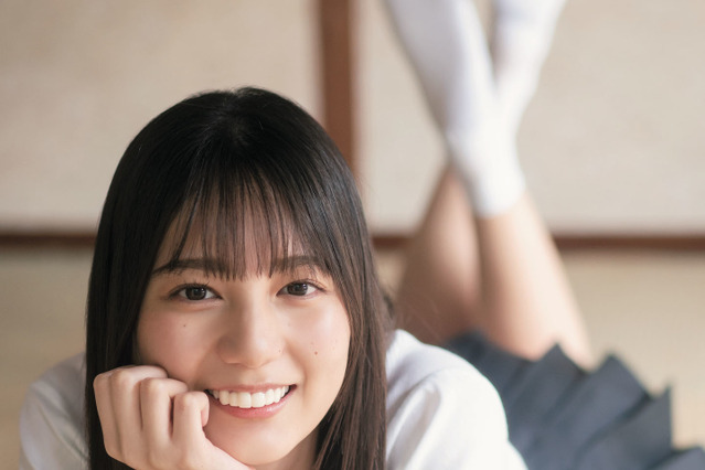 日向坂46・小坂菜緒、彼女感あふれるグラビア披露！ 画像