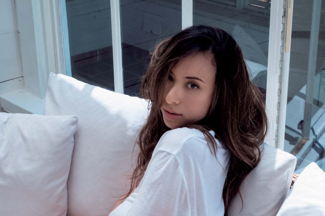 道端アンジェリカ、ヌード写真集の発売前重版を報告！ 画像