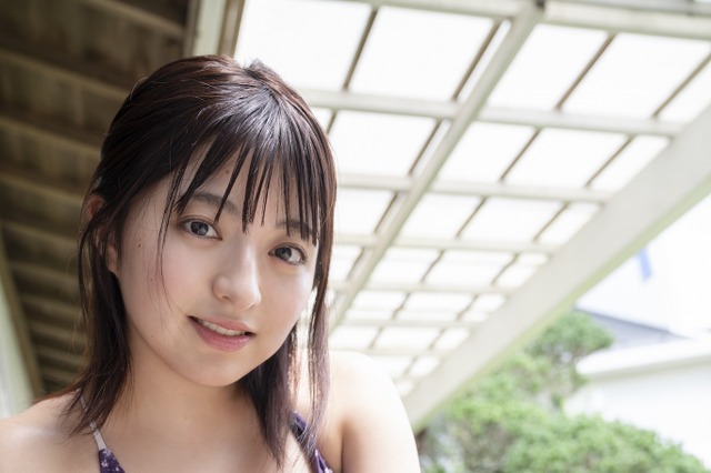 元AKB48・佐藤七海、人生初水着にドキドキ 画像