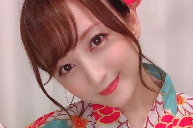 小松彩夏の浴衣姿をファン絶賛！「うっとり」「一緒に花火観たい」 画像