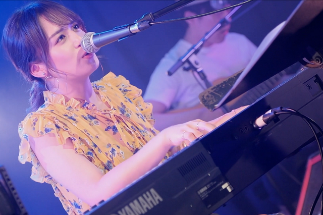 現役女子高生シンガーソングライター・山出愛子、新曲「はなまる」ライブ映像公開 画像