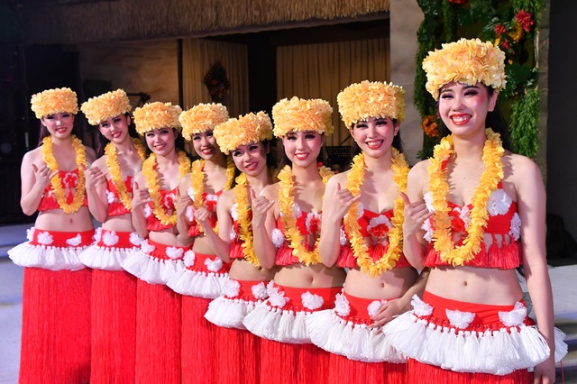 親子2代のフラガールも！　スパリゾートハワイアンズで新人8名がステージデビュー 画像