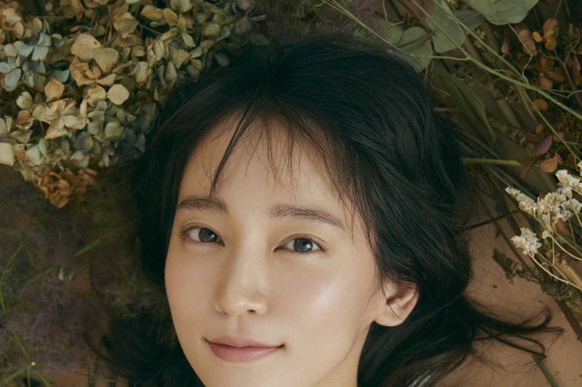 吉岡里帆、2nd写真集を11月に発売！出来栄えに自信「見ごたえのある作品になった」 画像