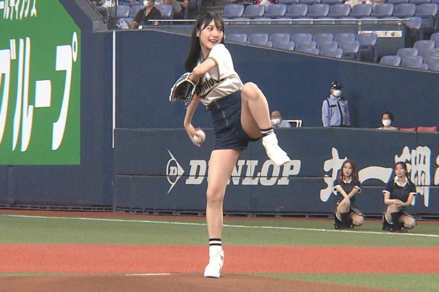 NMB48・横野すみれ、人生初始球式は75点!ショートパンツで綺麗なモーション披露 画像