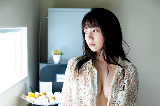 元AKB48・高橋希来、セクシーすぎるギリギリ胸チラカットにも挑戦!1st写真集を発売 画像