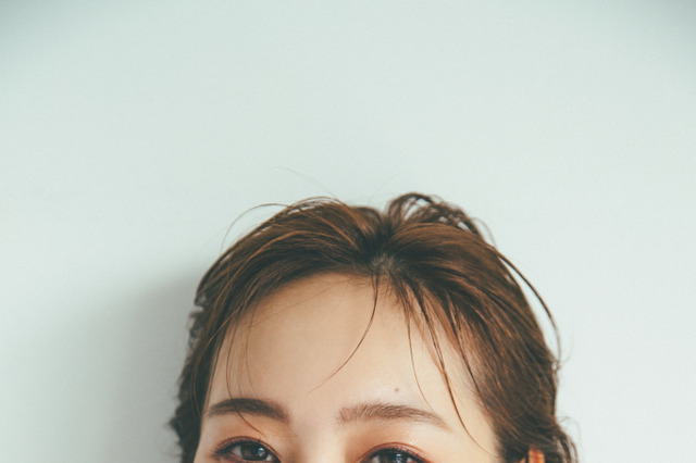 乃木坂46・梅澤美波、女性誌『with』で写真集未収録カットやオフショット公開 画像