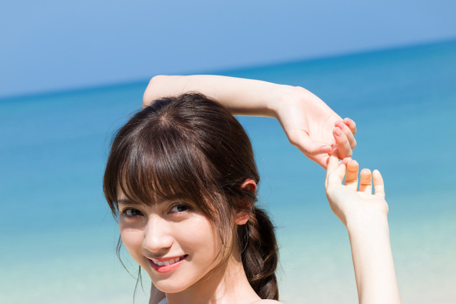 桃月なしこ、1st写真集が発売決定！圧巻スタイル見せる珠玉のカット公開に！ 画像