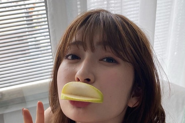 NMB48・吉田朱里が単独表紙！先行公開のオフショットに「かわいい」の声 画像