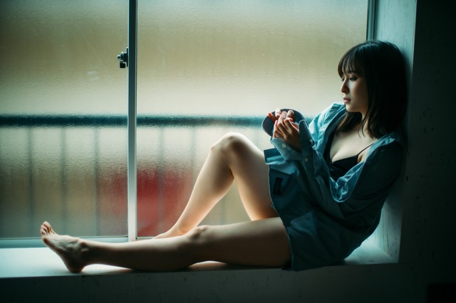 中崎絵梨奈、セクシーポートレート公開!ファン「素敵」「美しい」と絶賛 画像