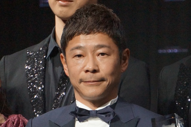 前澤友作、建設中の総工費100億円新居を公開!ガラス張りのエレベーター、寝室の壁は巨石!? 画像