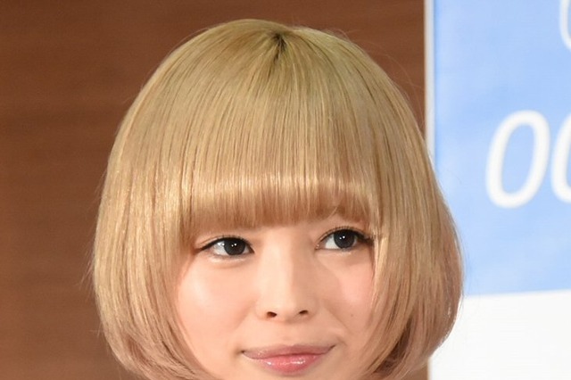 最上もが、胸元セクシーな過去写真をSNSに公開！「美しい」「女神」 画像