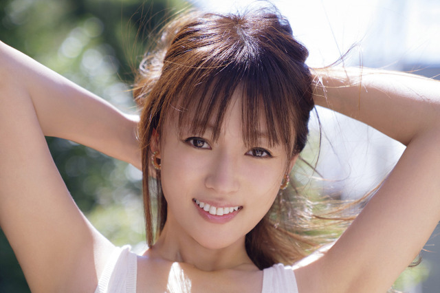 深田恭子、1年半ぶりの撮り下ろしグラビア!タンクトップで抜群のスタイル披露! 画像