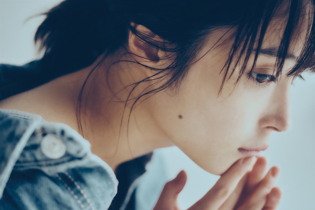 広瀬アリス2021年カレンダー発売！大人っぽい憂いのある表情も 画像