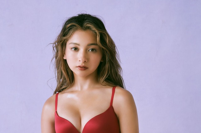 ゆきぽよ、仕事の勝負下着は“赤”！ 画像