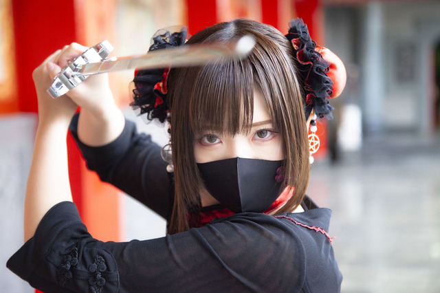 人気コスプレイヤー・すみれおじさん、中華風ロリータドレス姿で華麗な演舞を披露! 画像