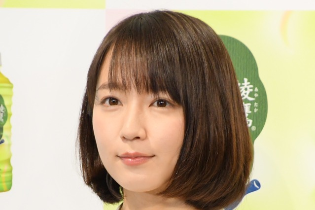 吉岡里帆、写真集アザーカットで美背中披露 画像
