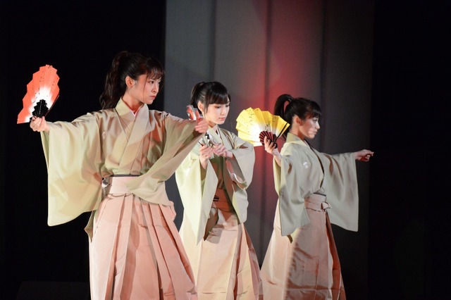 NMB48が伝統芸能に挑戦!剣や扇を手に優雅な舞を披露! 画像