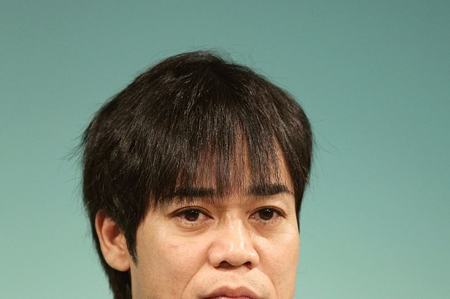 名倉潤、52歳誕生日に妻・渡辺満里奈とラブラブショット！ 画像