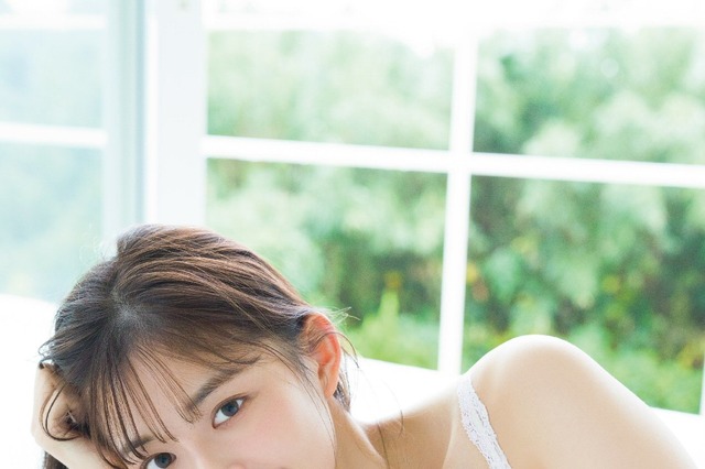 現役女子大生・森日菜美、フレッシュビキニで美バスト披露！『FRIDAY』で初表紙！ 画像