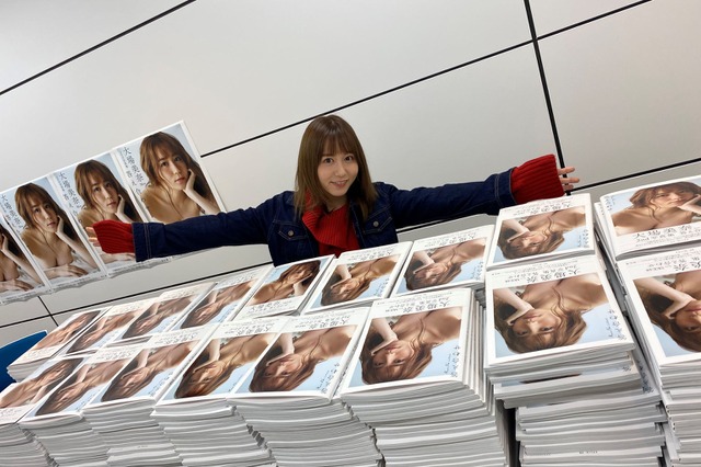 SKE48・大場美奈、生配信で1000冊の写真集にサイン!オンライン予約会を開催! 画像