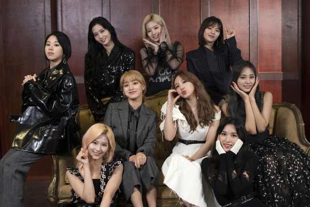 TWICEの写真集『YOU ONLY LIVE ONCE』日本語版が発売！豪華オリジナル特典も同梱 画像