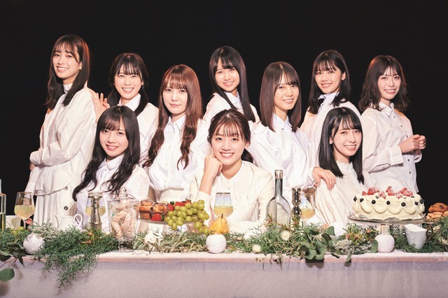 日向坂46、豪華10名が年末超特大スペシャルグラビアに登場 画像