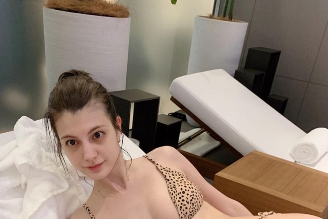 マギー、ビキニ姿で洗練されたスレンダーボディ披露！ 画像